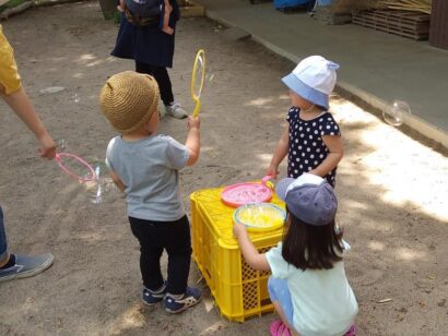 しゃぼん玉遊び